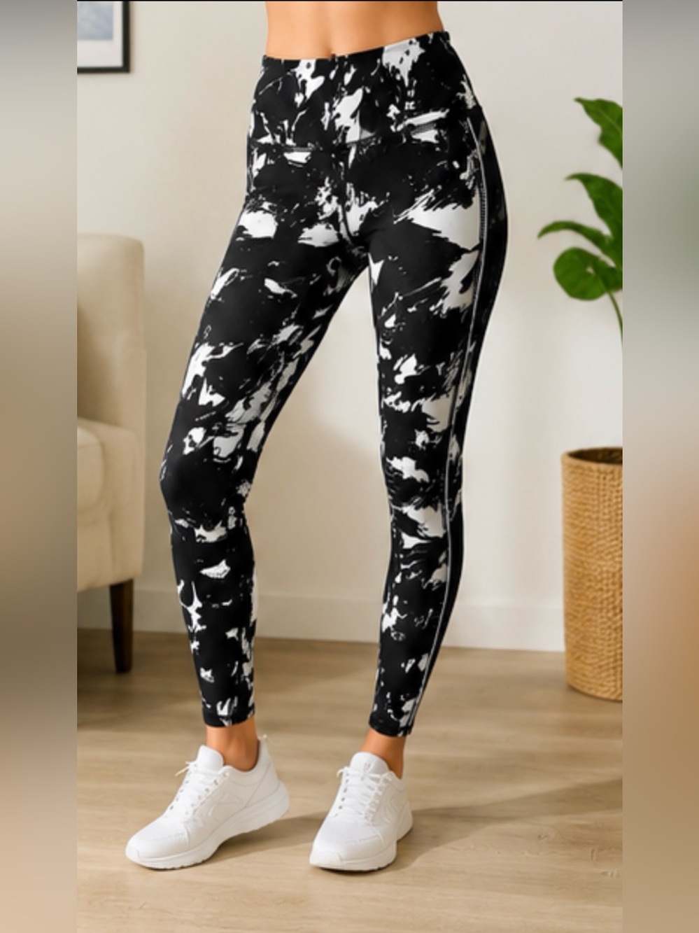 Nicole Miller Sport Black & White Abstract Print Leggings – Women’s Medium